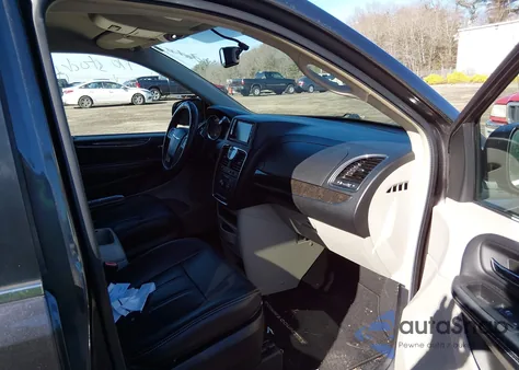 2016 Chrysler Town & Country Touring z USA, uszkodzony, nr VIN 2C4RC1BG5GR29898